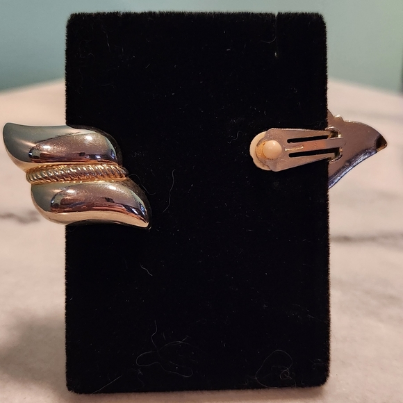 Vintage 90's Clip on Earrings - Picture 2 of 3